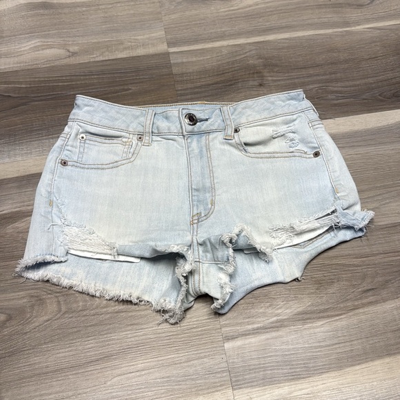 American Eagle Outfitters Light Wash high rise shortie Jean Shorts size 6 - Picture 2 of 7